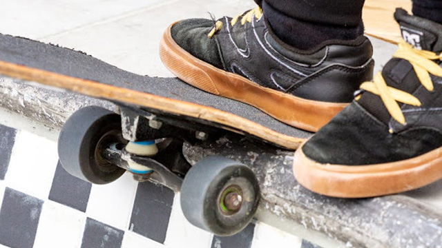 Skatelessen - wavebanner - middle